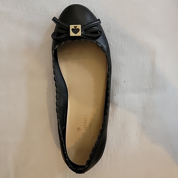 Iconic, Classic Kate Spade flats - Picture 3 of 9